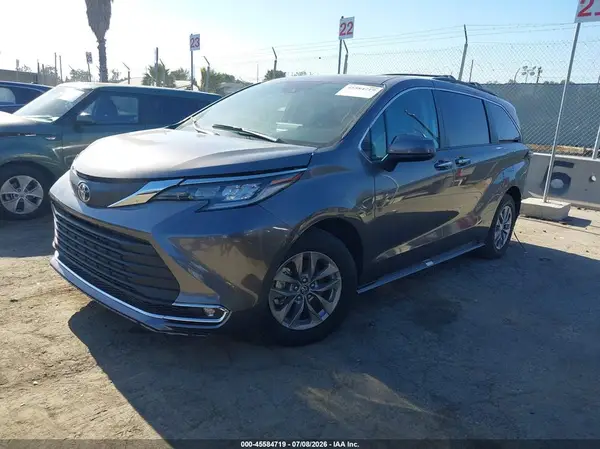 5TDYSKFC8RS124909 2024 TOYOTA SIENNA - Image 2