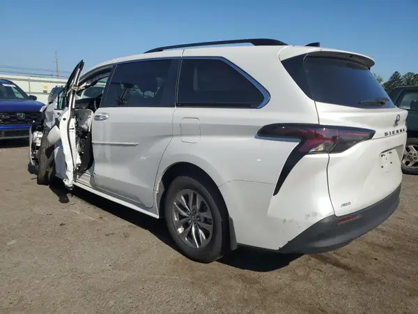 5TDYSKFC8RS135134 2024 TOYOTA SIENNA - Image 2