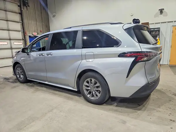 5TDYSKFC8SS161559 2025 TOYOTA SIENNA - Image 2