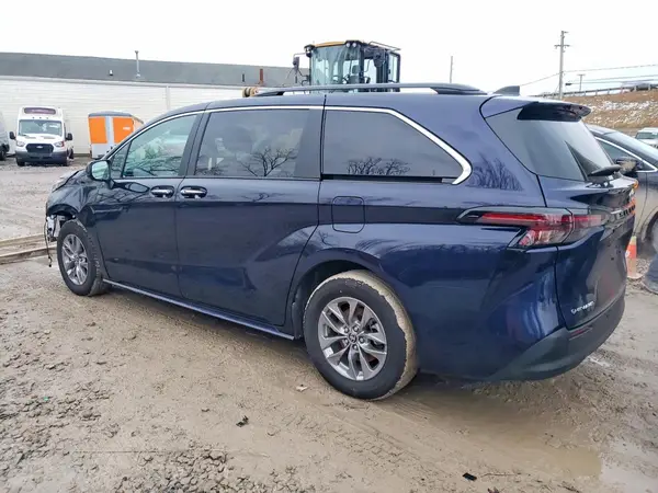 5TDYSKFC8SS218004 2025 TOYOTA SIENNA - Image 2