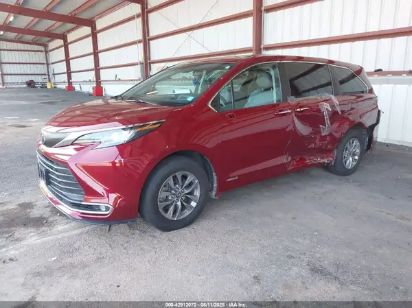 5TDYSKFC9MS017098 2021 TOYOTA SIENNA - Image 2