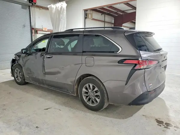 5TDYSKFC9MS038470 2021 TOYOTA SIENNA - Image 2
