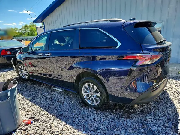 5TDYSKFC9NS042360 2022 TOYOTA SIENNA - Image 2
