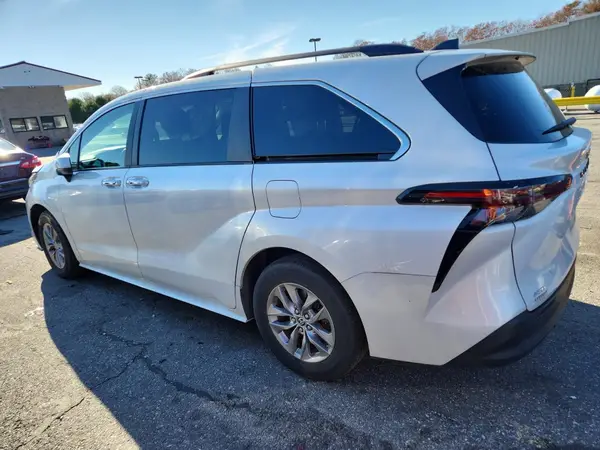 5TDYSKFC9RS113627 2024 TOYOTA SIENNA - Image 2