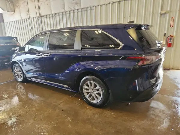 5TDYSKFC9RS139502 2024 TOYOTA SIENNA - Image 2