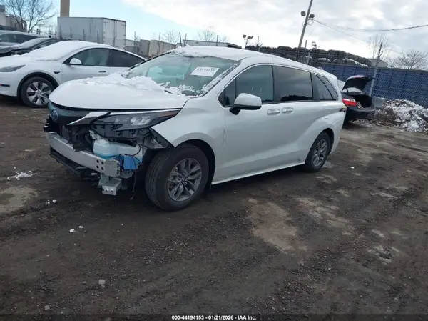 5TDYSKFC9SS156726 2025 TOYOTA SIENNA - Image 2
