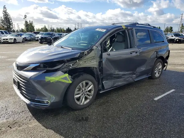 5TDYSKFC9SS169136 2025 TOYOTA SIENNA - Image 1