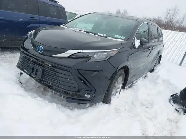 5TDYSKFC9SS213782 2025 TOYOTA SIENNA - Image 2