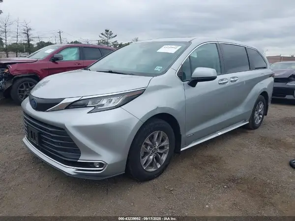 5TDYSKFCXMS009818 2021 TOYOTA SIENNA - Image 2