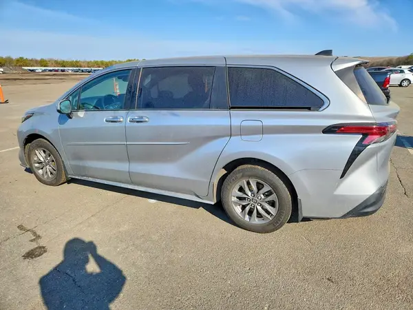 5TDYSKFCXMS015294 2021 TOYOTA SIENNA - Image 2