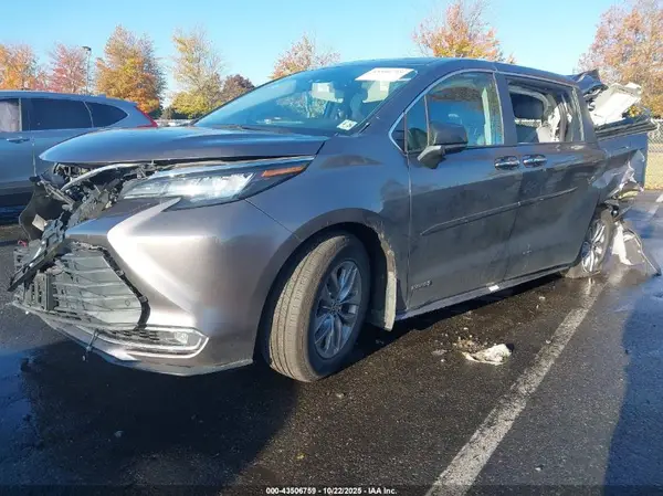 5TDYSKFCXMS018938 2021 TOYOTA SIENNA - Image 2