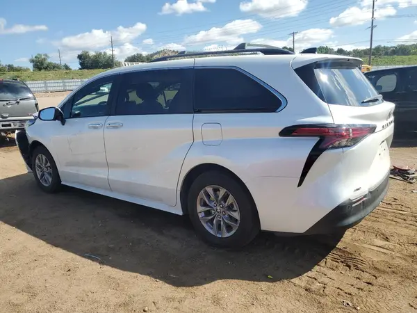 5TDYSKFCXNS044067 2022 TOYOTA SIENNA - Image 2