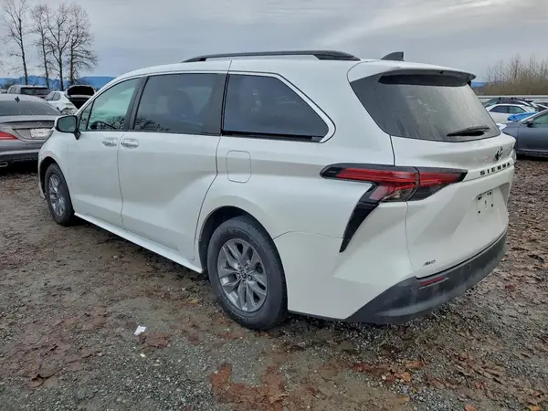 5TDYSKFCXNS045414 2022 TOYOTA SIENNA - Image 2
