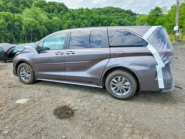 5TDYSKFCXRS121462 2024 TOYOTA SIENNA - Image 2
