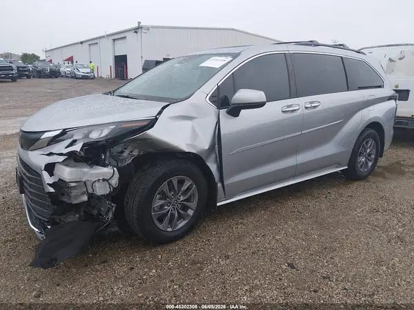 5TDYSKFCXRS121557 2024 TOYOTA SIENNA - Image 2