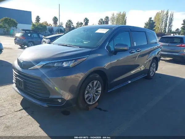 5TDYSKFCXSS164057 2025 TOYOTA SIENNA - Image 2
