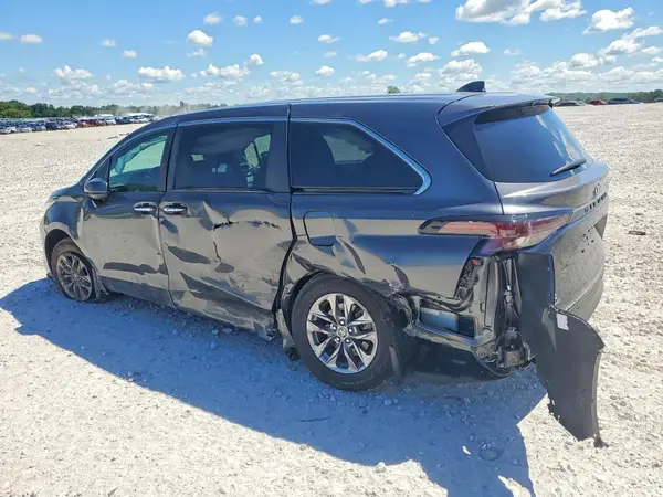 5TDYSKFCXSS171431 2025 TOYOTA SIENNA - Image 2