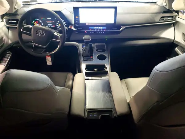 5TDYSKFCXTS227109 2026 TOYOTA SIENNA - Image 8