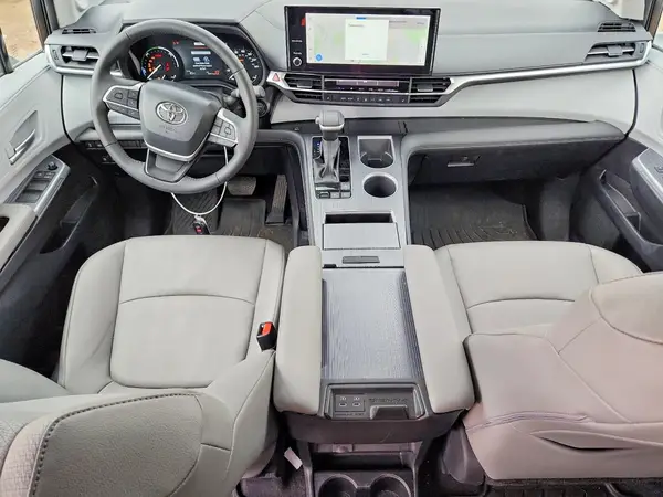 5TDYSKFCXTS230852 2026 TOYOTA SIENNA - Image 8