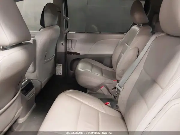 5TDYZ3DC0HS769718 2017 TOYOTA SIENNA - Image 8