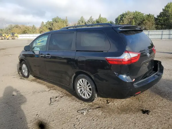 5TDYZ3DC0HS773008 2017 TOYOTA SIENNA - Image 2