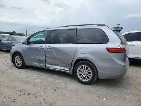 5TDYZ3DC0HS775566 2017 TOYOTA SIENNA - Image 2