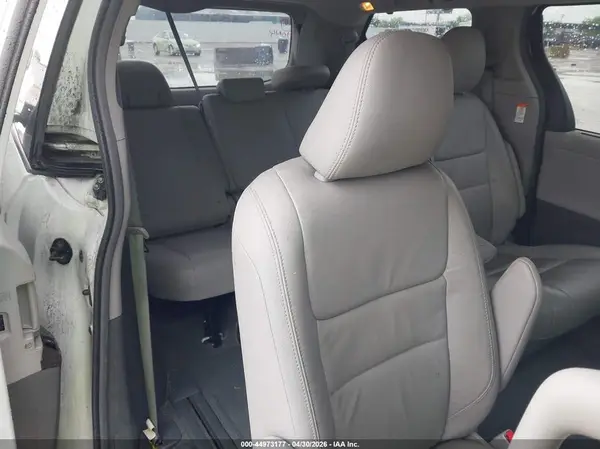 5TDYZ3DC0HS776037 2017 TOYOTA SIENNA - Image 8