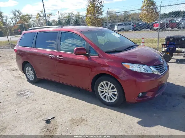 5TDYZ3DC0HS780203 2017 TOYOTA SIENNA - Image 1
