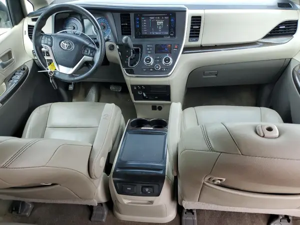 5TDYZ3DC0HS782307 2017 TOYOTA SIENNA - Image 8