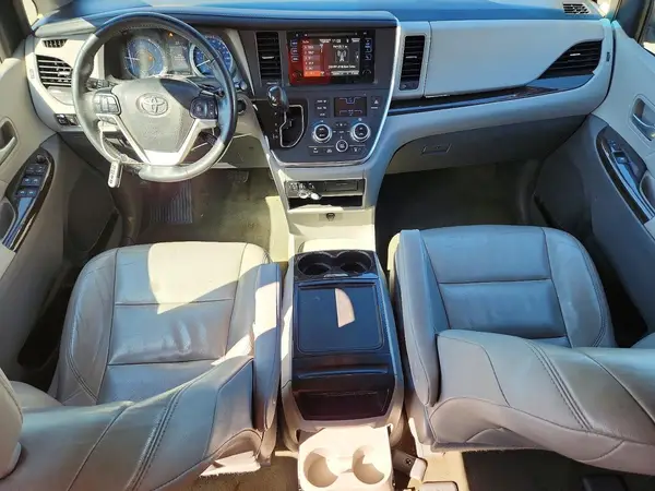 5TDYZ3DC0HS784154 2017 TOYOTA SIENNA - Image 8