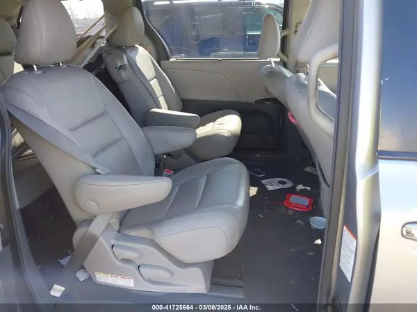 5TDYZ3DC0HS784509 2017 TOYOTA SIENNA - Image 8