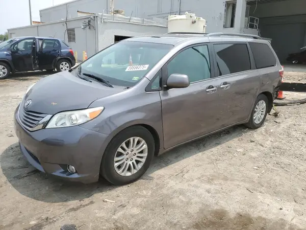 5TDYZ3DC0HS786311 2017 TOYOTA SIENNA - Image 1