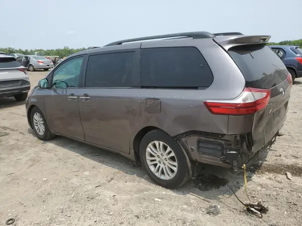 5TDYZ3DC0HS786311 2017 TOYOTA SIENNA - Image 2
