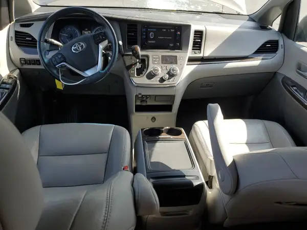5TDYZ3DC0HS789855 2017 TOYOTA SIENNA - Image 8