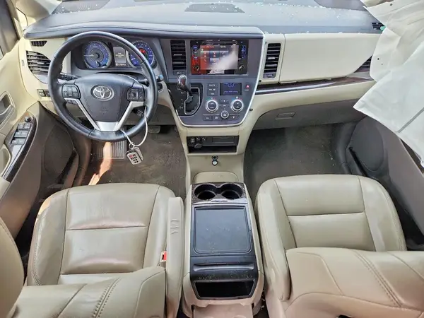 5TDYZ3DC0HS792920 2017 TOYOTA SIENNA - Image 8