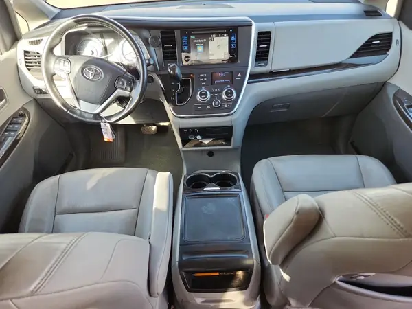 5TDYZ3DC0HS793565 2017 TOYOTA SIENNA - Image 8