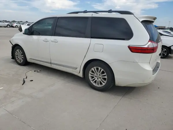 5TDYZ3DC0HS795445 2017 TOYOTA SIENNA - Image 2