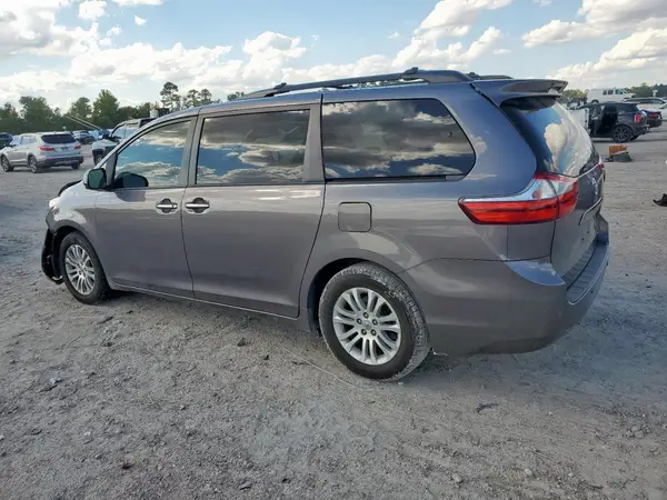 5TDYZ3DC0HS800059 2017 TOYOTA SIENNA - Image 2