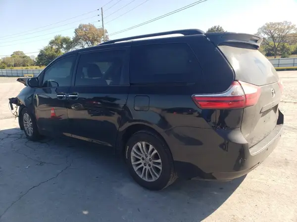 5TDYZ3DC0HS803804 2017 TOYOTA SIENNA - Image 2