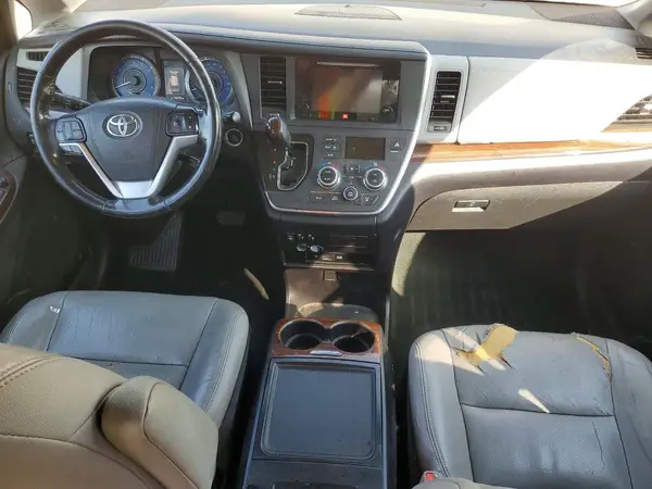 5TDYZ3DC0HS805472 2017 TOYOTA SIENNA - Image 8