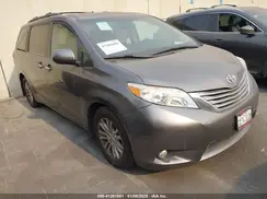 5TDYZ3DC0HS805701 2017 TOYOTA SIENNA