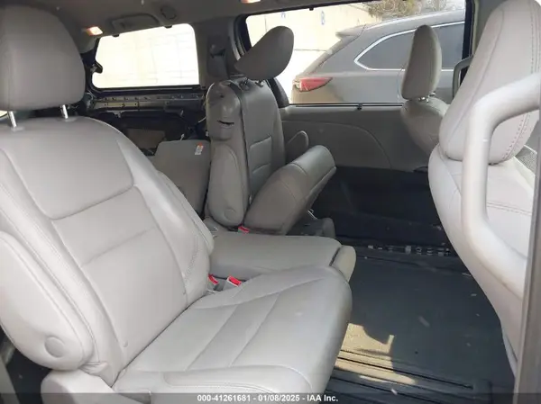 5TDYZ3DC0HS805701 2017 TOYOTA SIENNA - Image 8