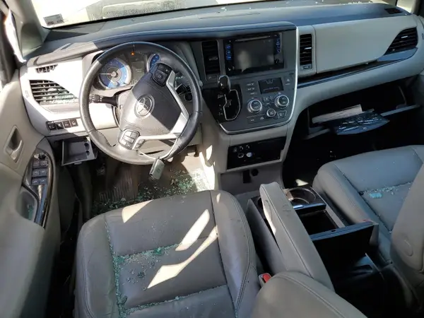 5TDYZ3DC0HS807500 2017 TOYOTA SIENNA - Image 8
