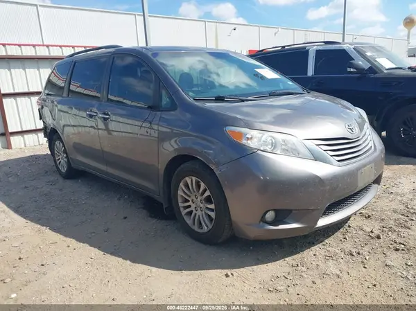 5TDYZ3DC0HS809182 2017 TOYOTA SIENNA - Image 1