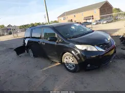 5TDYZ3DC0HS811644 2017 TOYOTA SIENNA