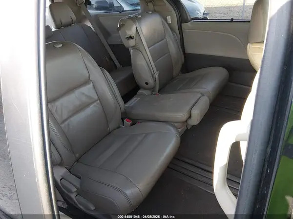 5TDYZ3DC0HS811644 2017 TOYOTA SIENNA - Image 8