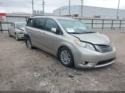 5TDYZ3DC0HS813717 2017 TOYOTA SIENNA
