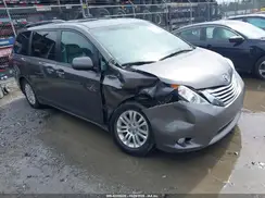 5TDYZ3DC0HS814303 2017 TOYOTA SIENNA