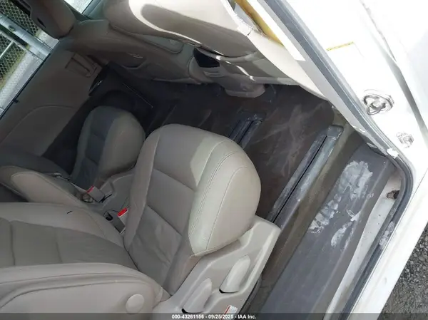 5TDYZ3DC0HS815225 2017 TOYOTA SIENNA - Image 8