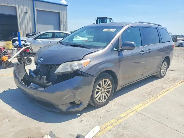 5TDYZ3DC0HS815290 2017 TOYOTA SIENNA - Image 1
